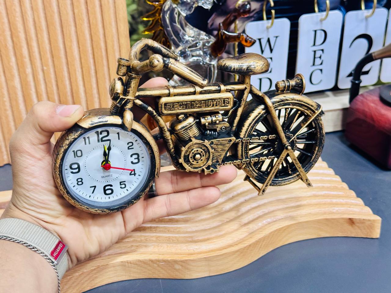 ساعة ومنبه موتوسيكل